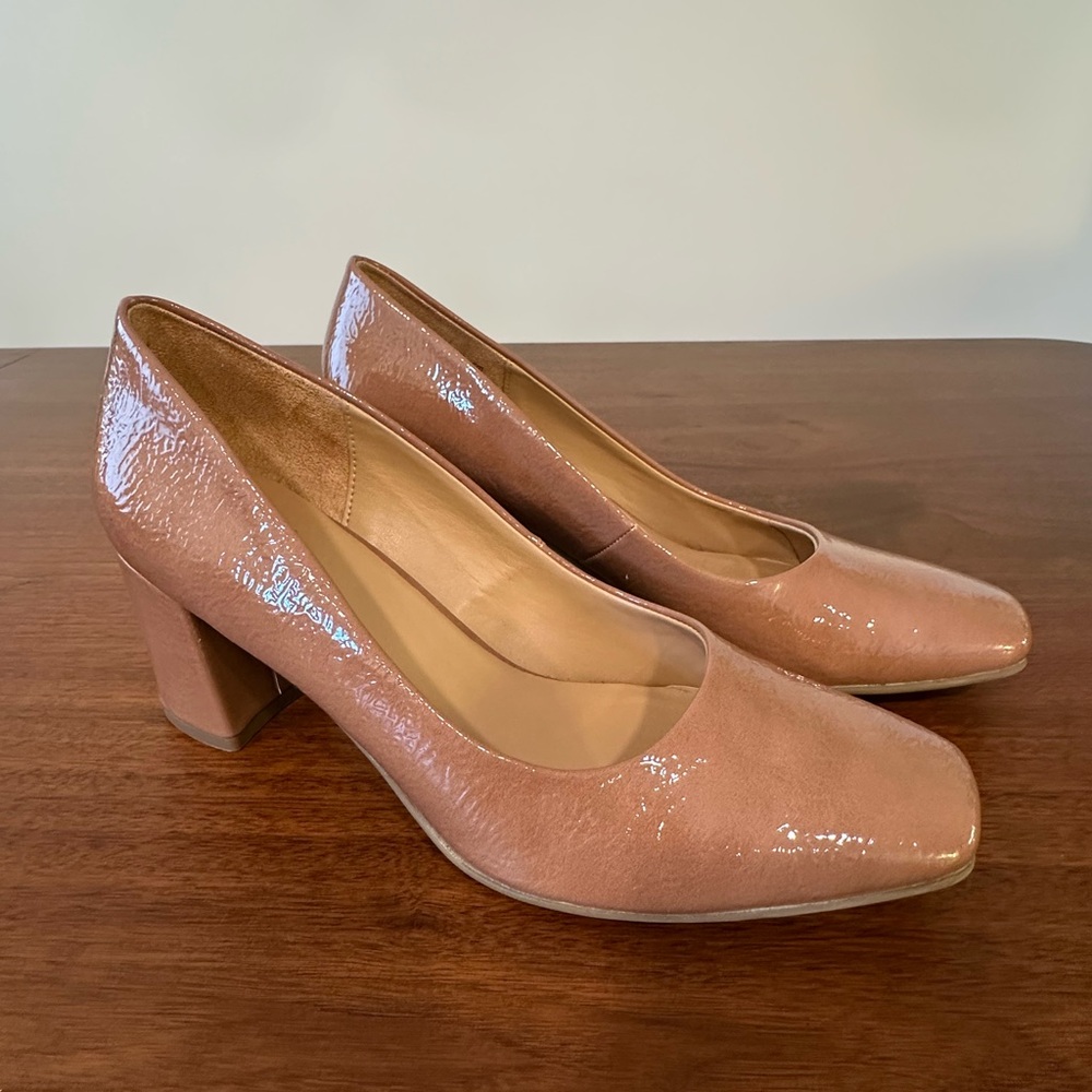 Like New, Naturalizer Warner Pump, Textured Gloss Block 3” Heel, Nude COMFY! 10